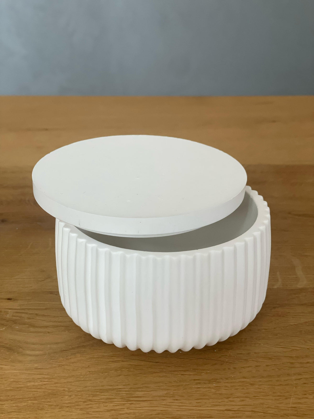 Dekoschale aus Gips mit Deckel – PadelShop24